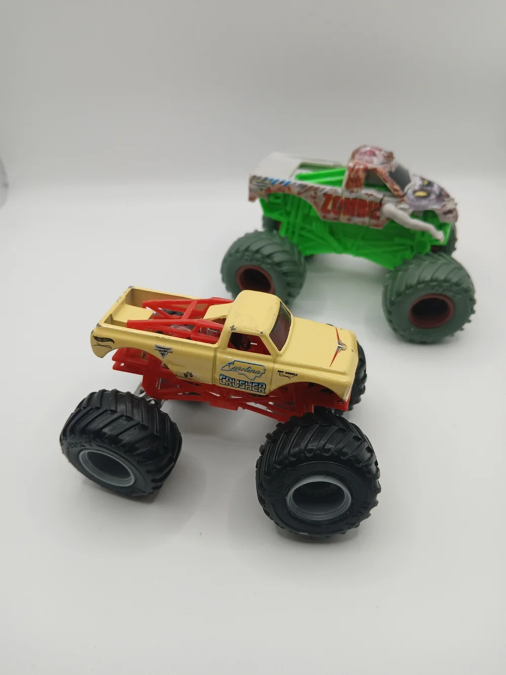 Hot Wheels Monster Jam Trucks Carolina‎ Crusher & Zombie Green 1:64 Scale